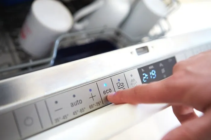 علت روشن شدن چراغ سفید در ماشین ظرفشویی LG چیست؟